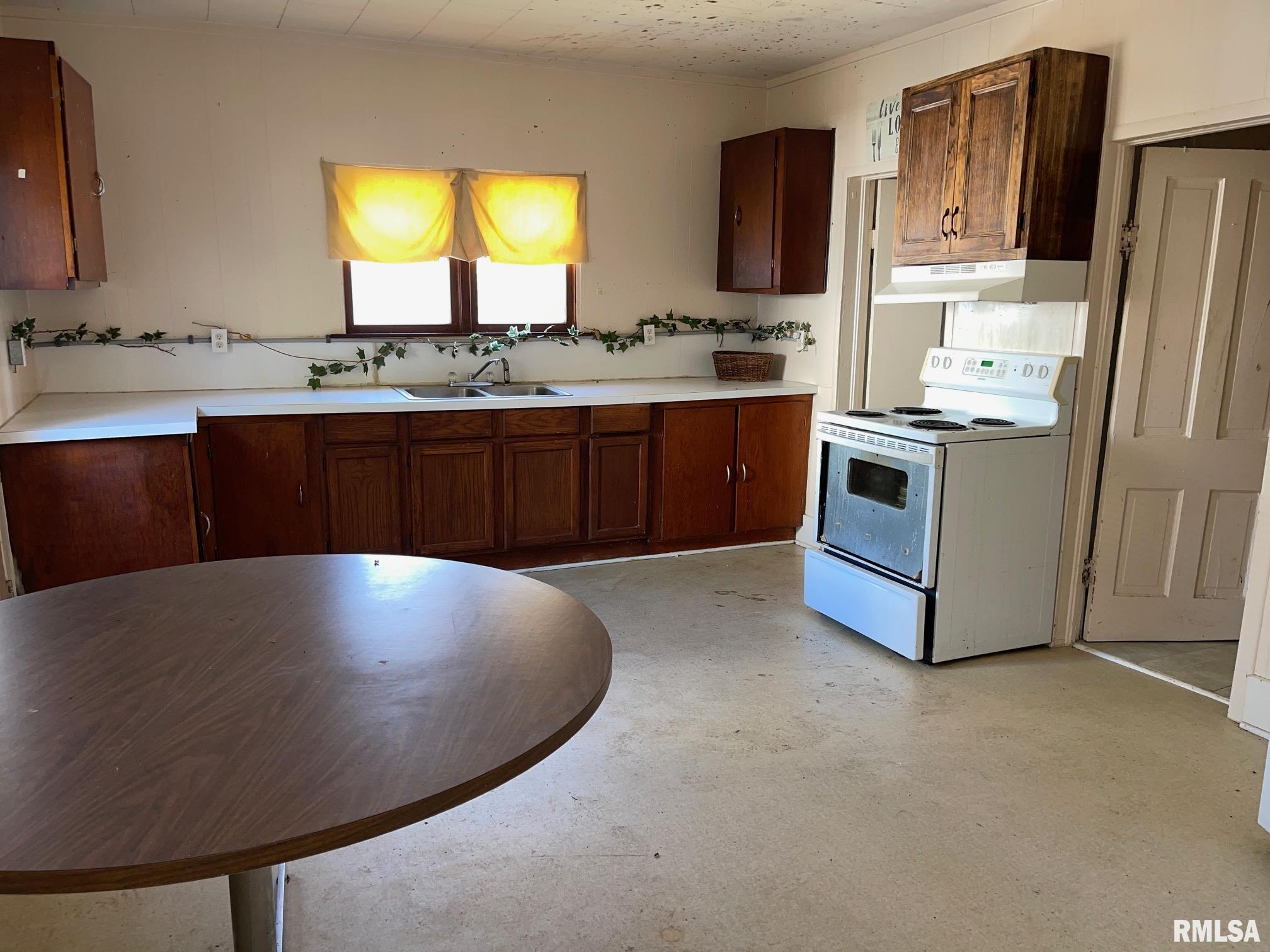 420 North Main Street Benton, IL 62812 - Photo 7 of 10