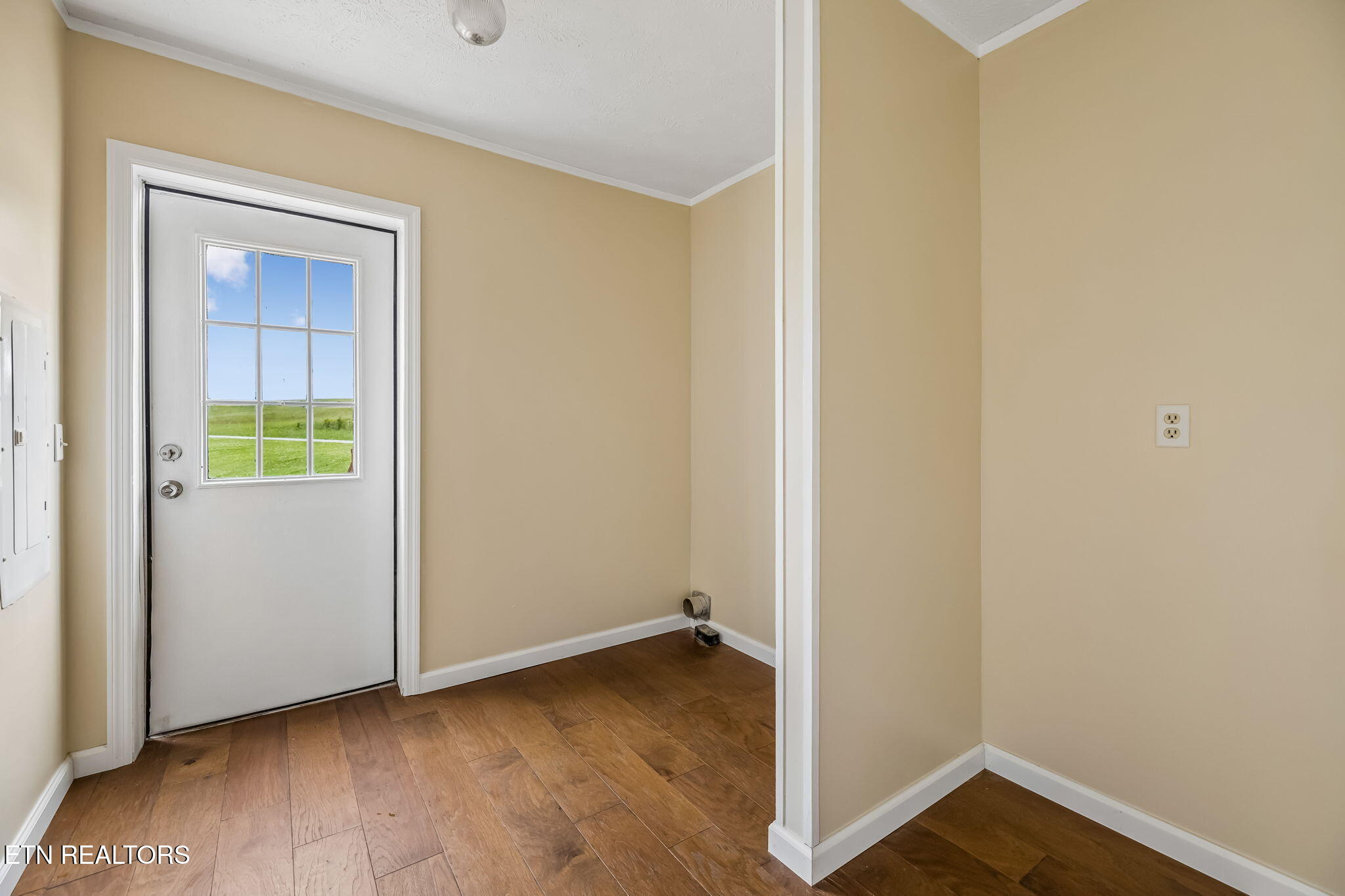 550 Head Of Creek Road Sweetwater, TN 37874 - Photo 27 of 37 Laundry/Side Entry