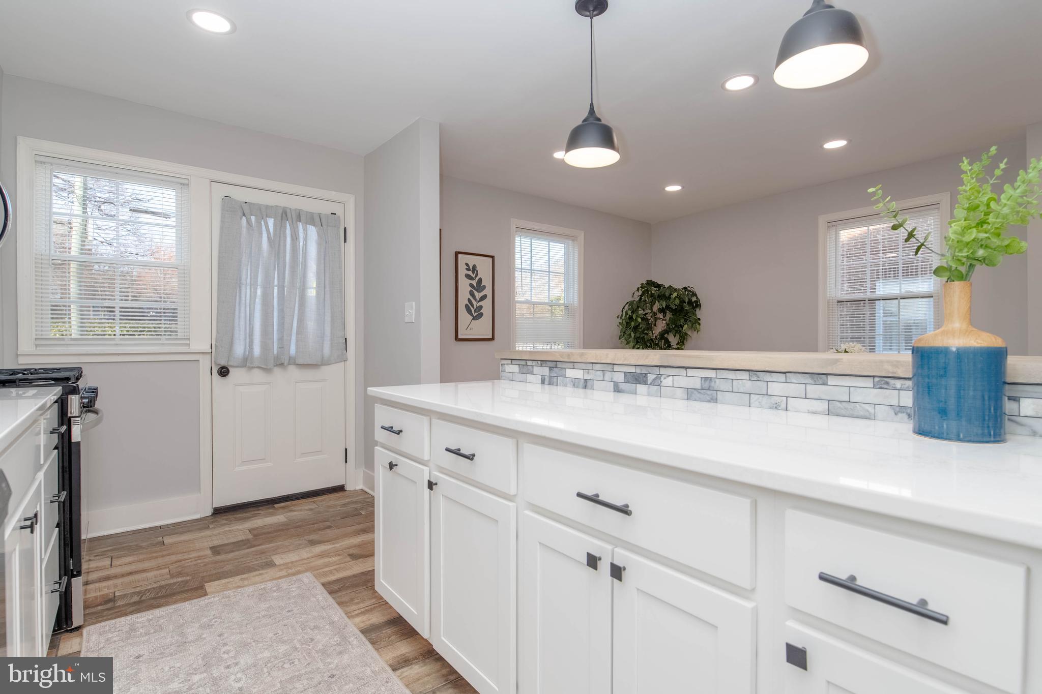 136 Dumbarton Road Baltimore, MD 21212 - Photo 11 of 42 Lots of counter space and a bonus buffet bar