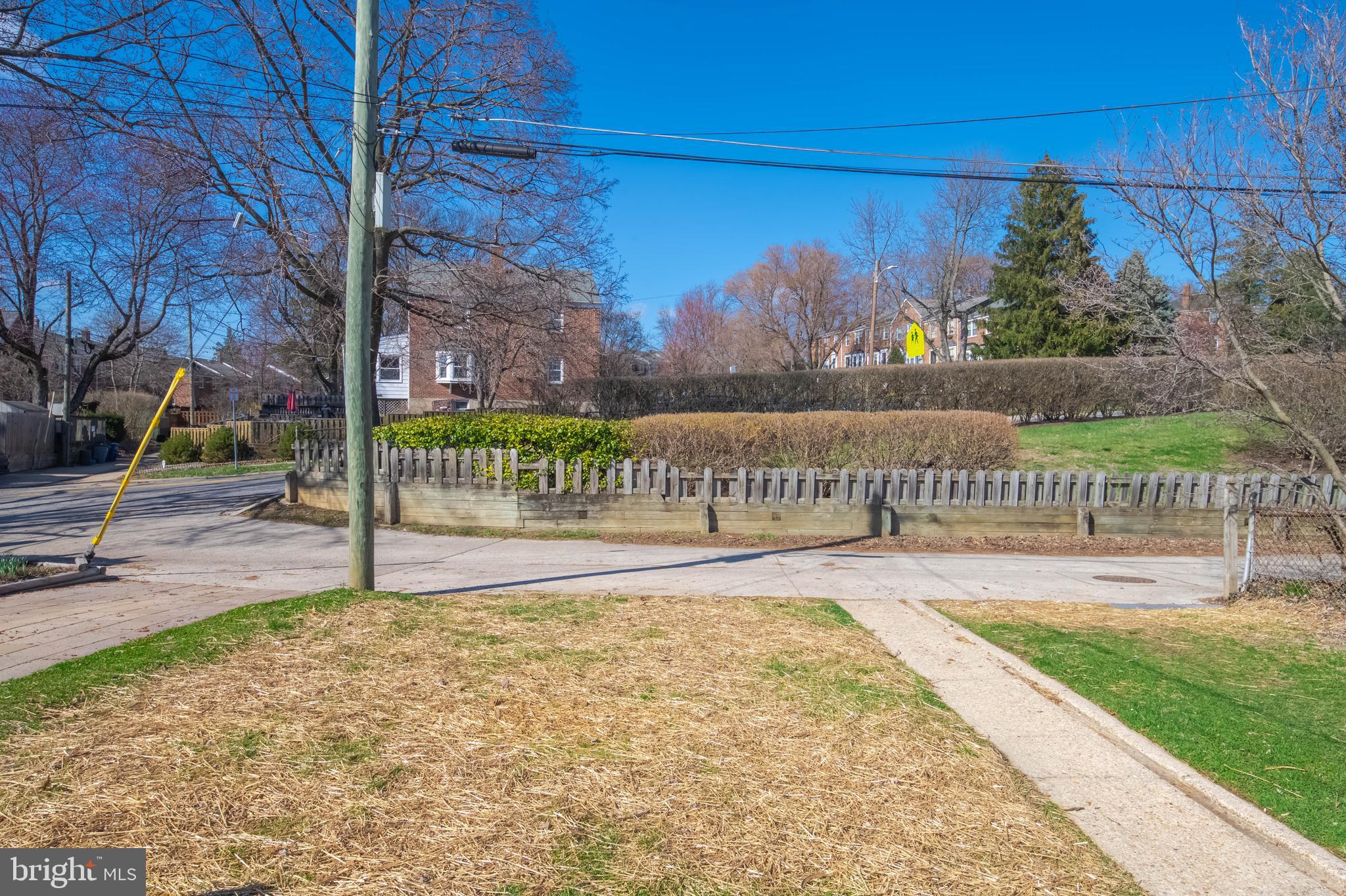 136 Dumbarton Road Baltimore, MD 21212 - Photo 38 of 42 Parking options on either side of walk