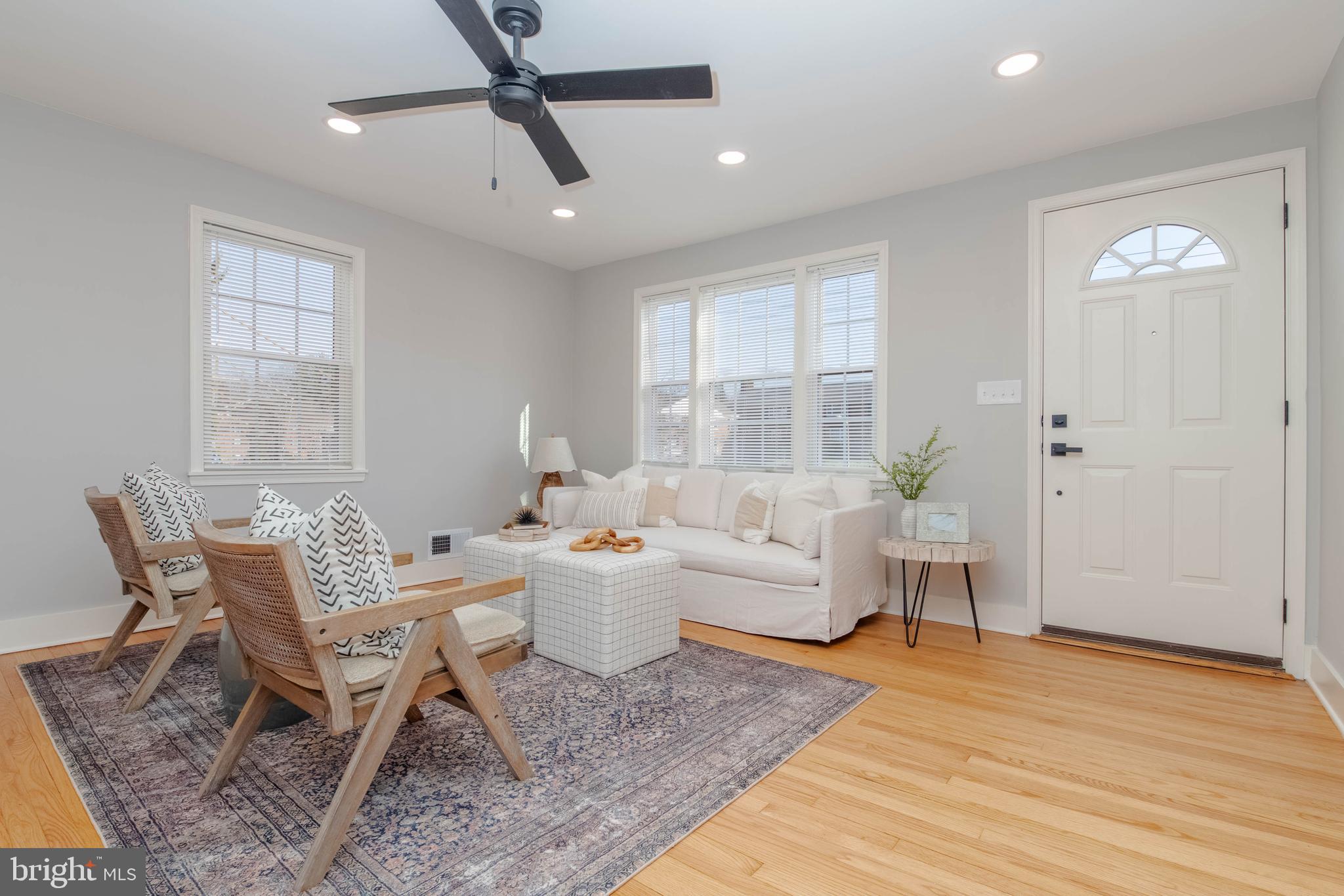 136 Dumbarton Road Baltimore, MD 21212 - Photo 4 of 42 Wonderful light filled first floor.