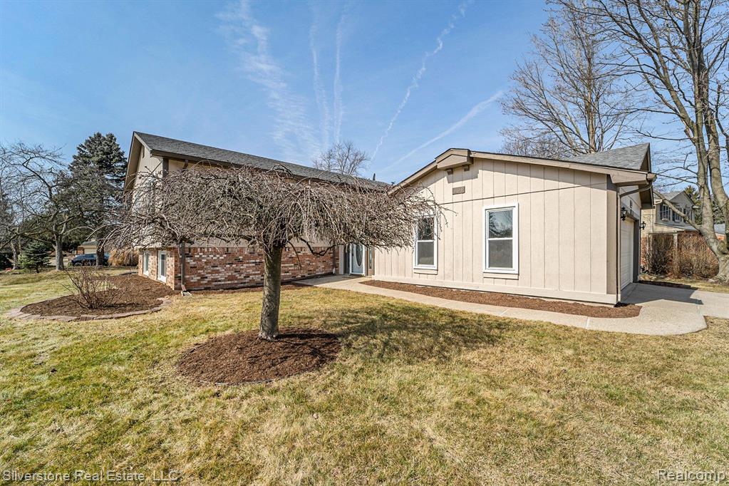 804 Dickson Lane Rochester Hills, MI 48307 - Photo 3 of 24