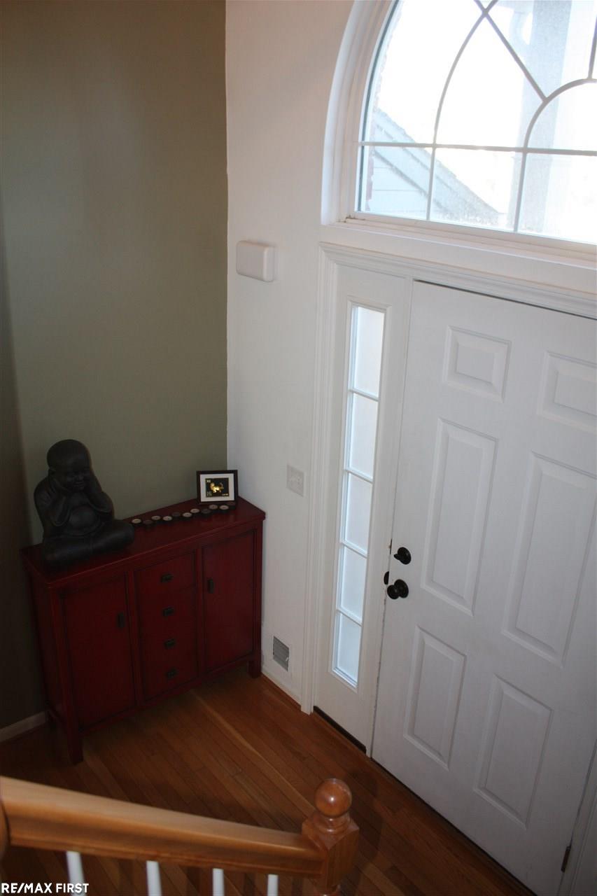 49041 Hawksburry Road Canton, MI 48188 - Photo 5 of 36