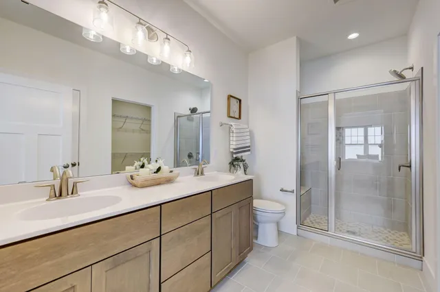 $549,900 | 847 Stirling Drive, Unit BLDG 23 45, Oconomowoc, WI 53066