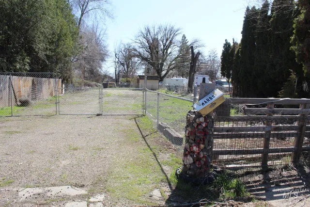 $99,900 | 449 East Commercial Street, Weiser, ID 83672