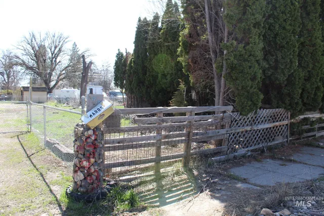 $99,900 | 449 East Commercial Street, Weiser, ID 83672