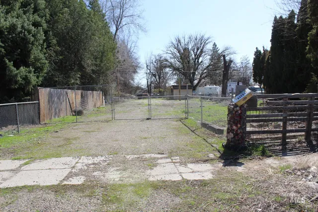 $99,900 | 449 East Commercial Street, Weiser, ID 83672