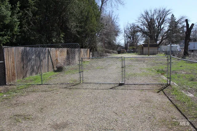 $99,900 | 449 East Commercial Street, Weiser, ID 83672