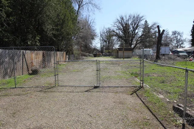 $99,900 | 449 East Commercial Street, Weiser, ID 83672