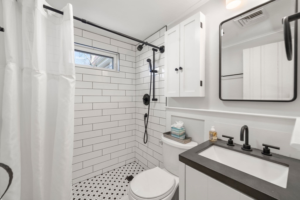 104 Hartford Road Marshfield, MA 02050 - Photo 17 of 37