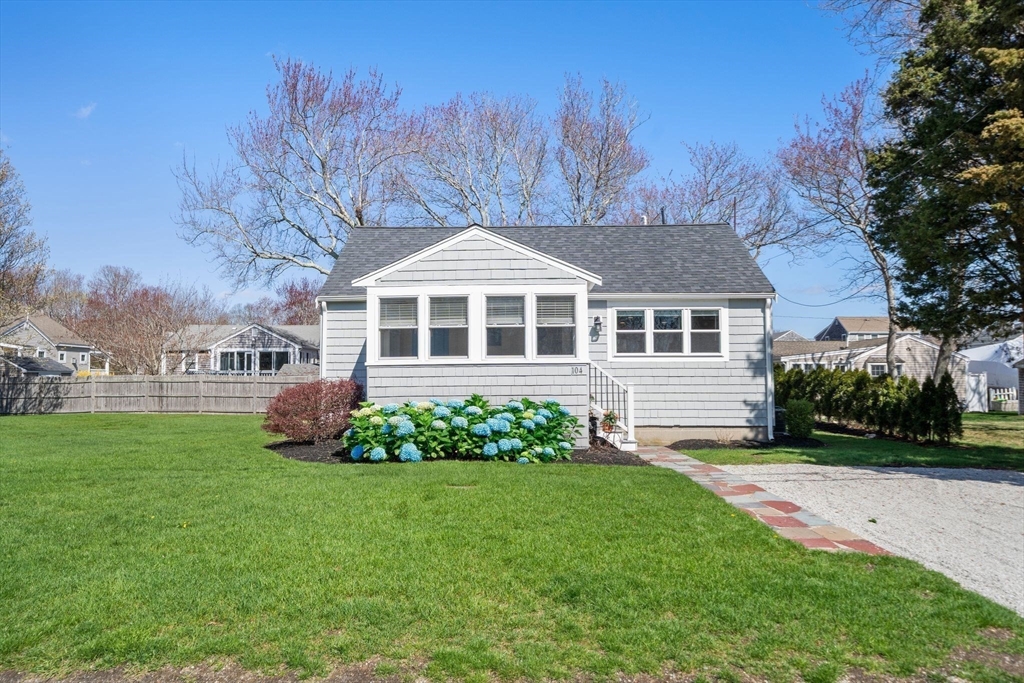 104 Hartford Road Marshfield, MA 02050 - Photo 2 of 37