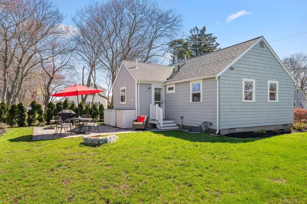 104 Hartford Road Marshfield, MA 02050 - Photo 3 of 37