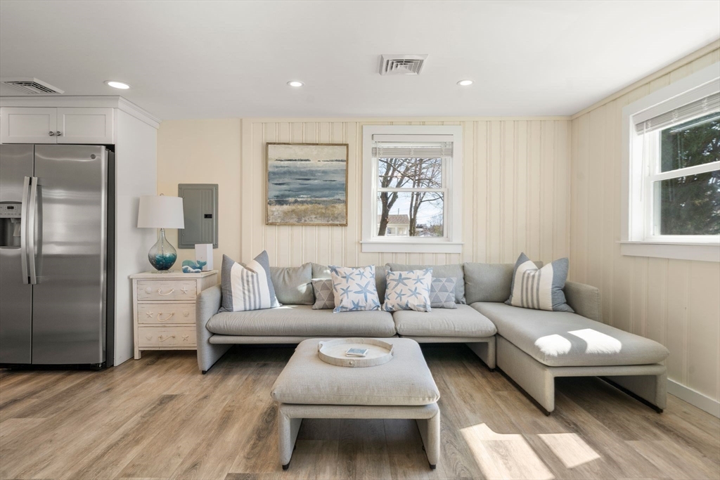 104 Hartford Road Marshfield, MA 02050 - Photo 8 of 37