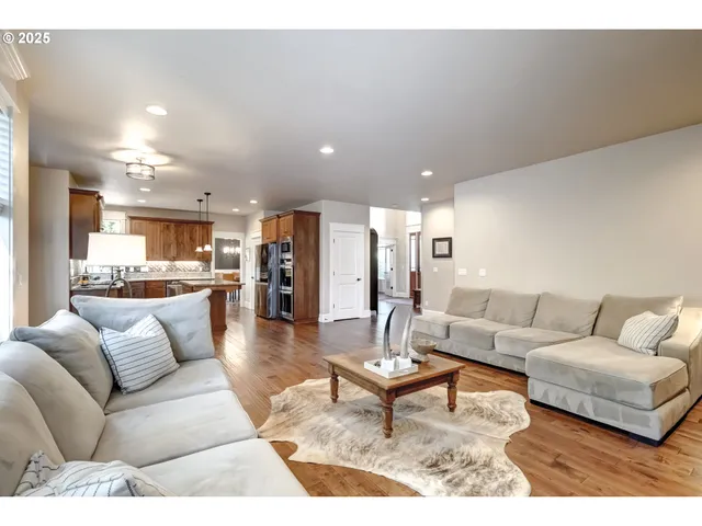 $958,900 | 9361 Northwest Murlea Lane, Portland, OR 97229