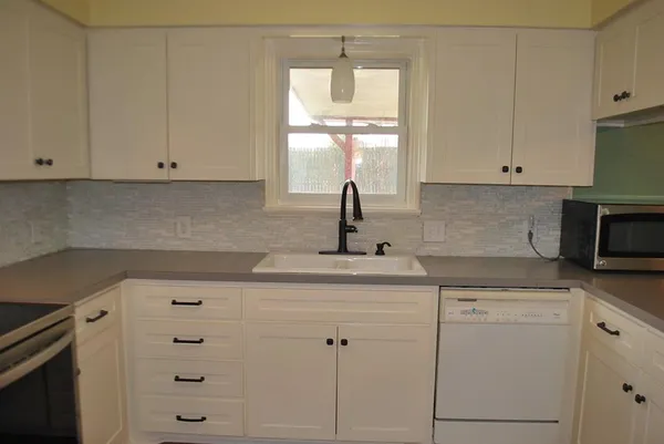 $189,900 | 2604 West Johnson Street, Denison, TX 75020