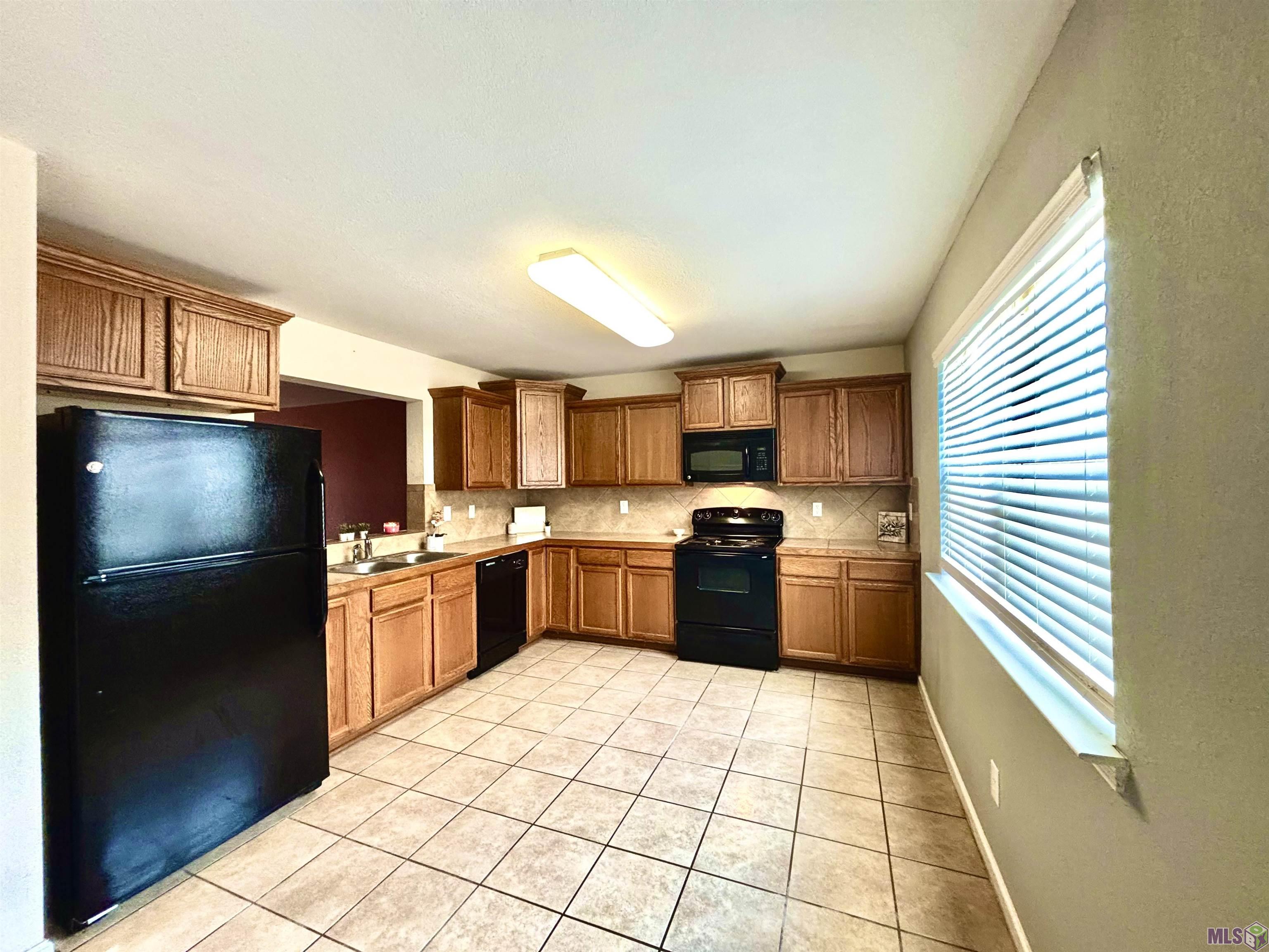 9317 Folsom Road Denham Springs, LA 70706 - Photo 3 of 10 Kitchen