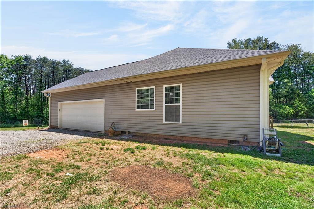 552 Tom Hunter Road Pilot Mountain, NC 27041 - Photo 6 of 32