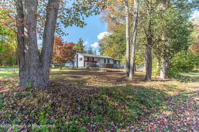 $264,900 | 40 Lake Loretta Drive, Lake Ariel, PA 18436