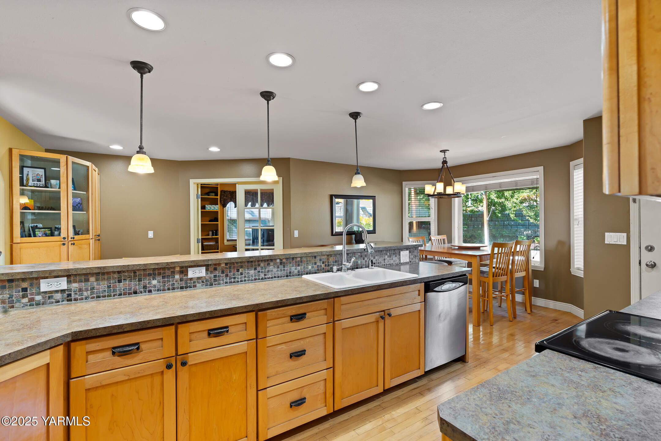 620 Tibbling Road Selah, WA 98942 - Photo 18 of 60 a large kitchen with lots of counter space and a sink