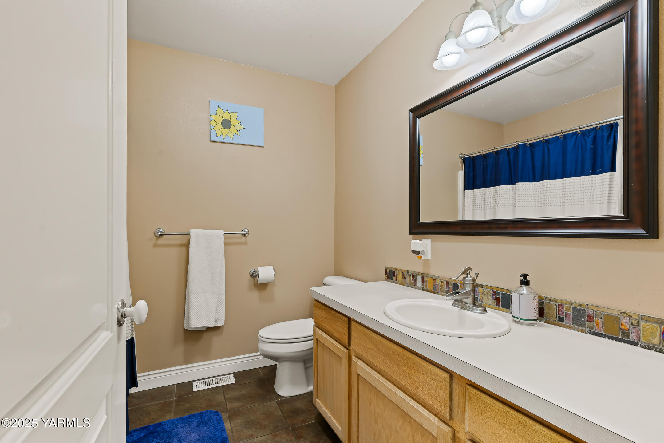 620 Tibbling Road Selah, WA 98942 - Photo 22 of 60 a bathroom with a granite countertop toilet sink and mirror