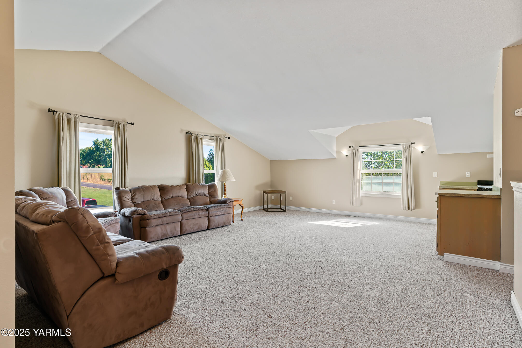620 Tibbling Road Selah, WA 98942 - Photo 31 of 60 a living room with furniture and a window