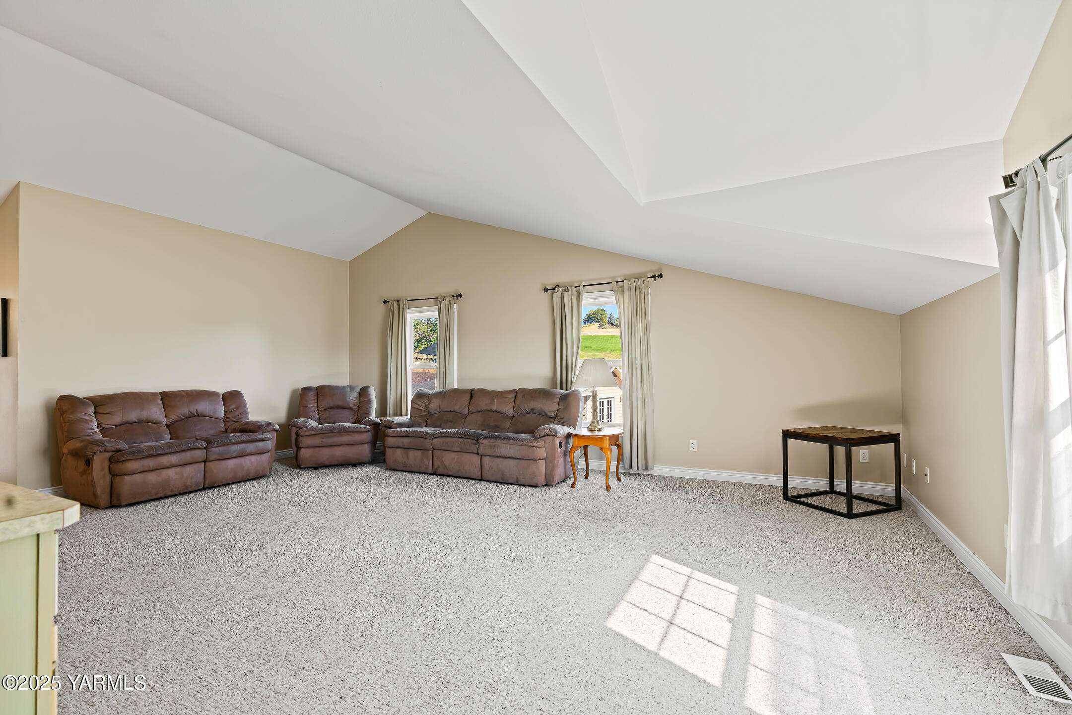620 Tibbling Road Selah, WA 98942 - Photo 32 of 60 a living room with furniture and a window