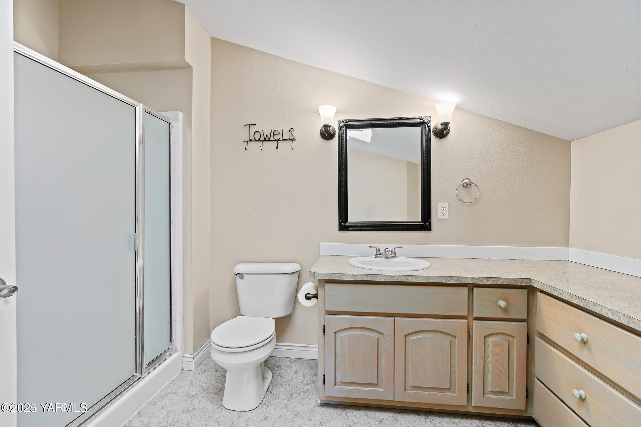 620 Tibbling Road Selah, WA 98942 - Photo 34 of 60 a bathroom with a toilet sink a mirror and vanity