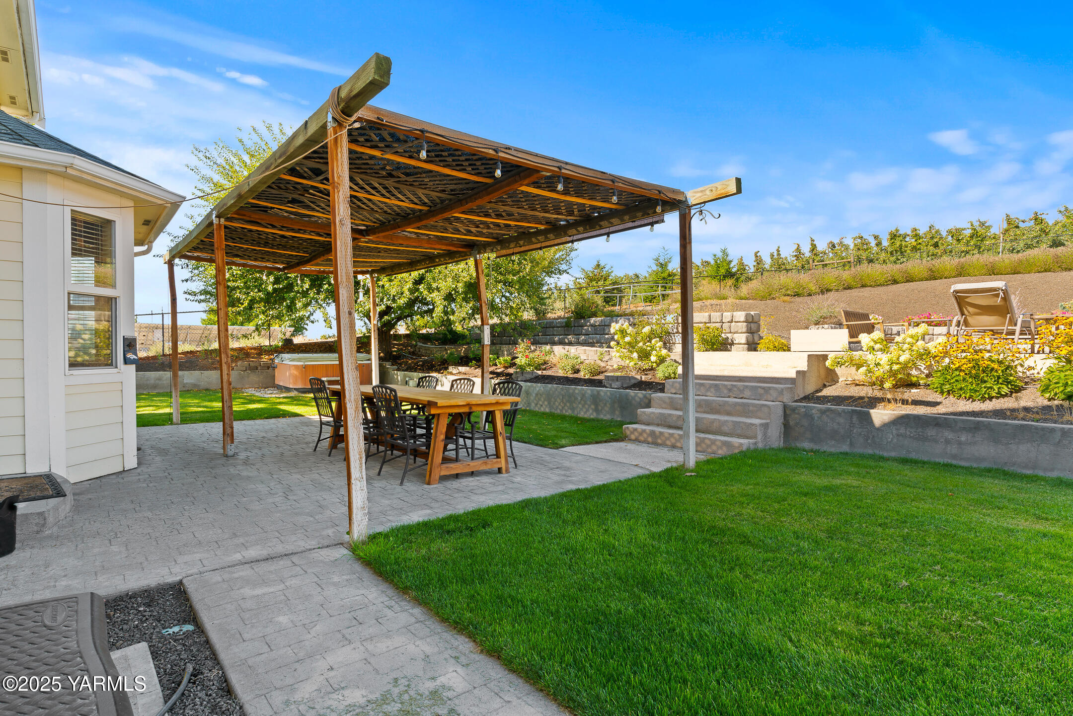 620 Tibbling Road Selah, WA 98942 - Photo 40 of 60 a view of a chairs and table in patio with a yard