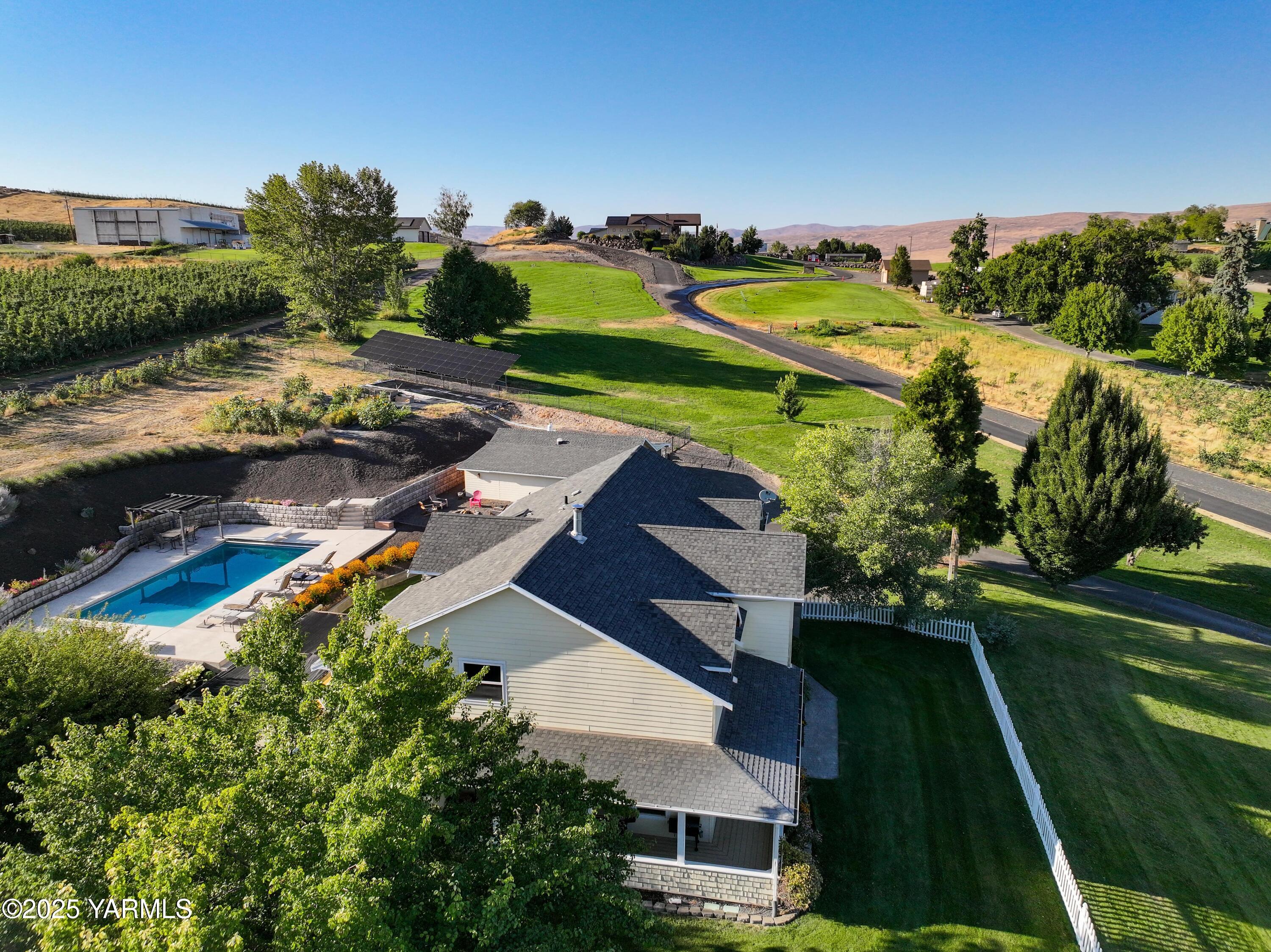 620 Tibbling Road Selah, WA 98942 - Photo 57 of 60 an aerial view of a house with a garden