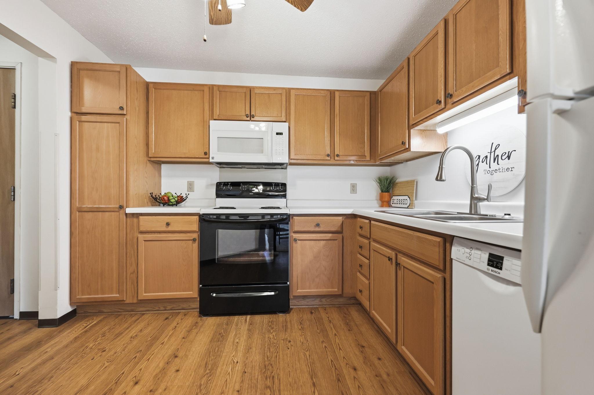 500 County B Road West, Unit 103 St. Paul, MN 55113 - Photo 4 of 41