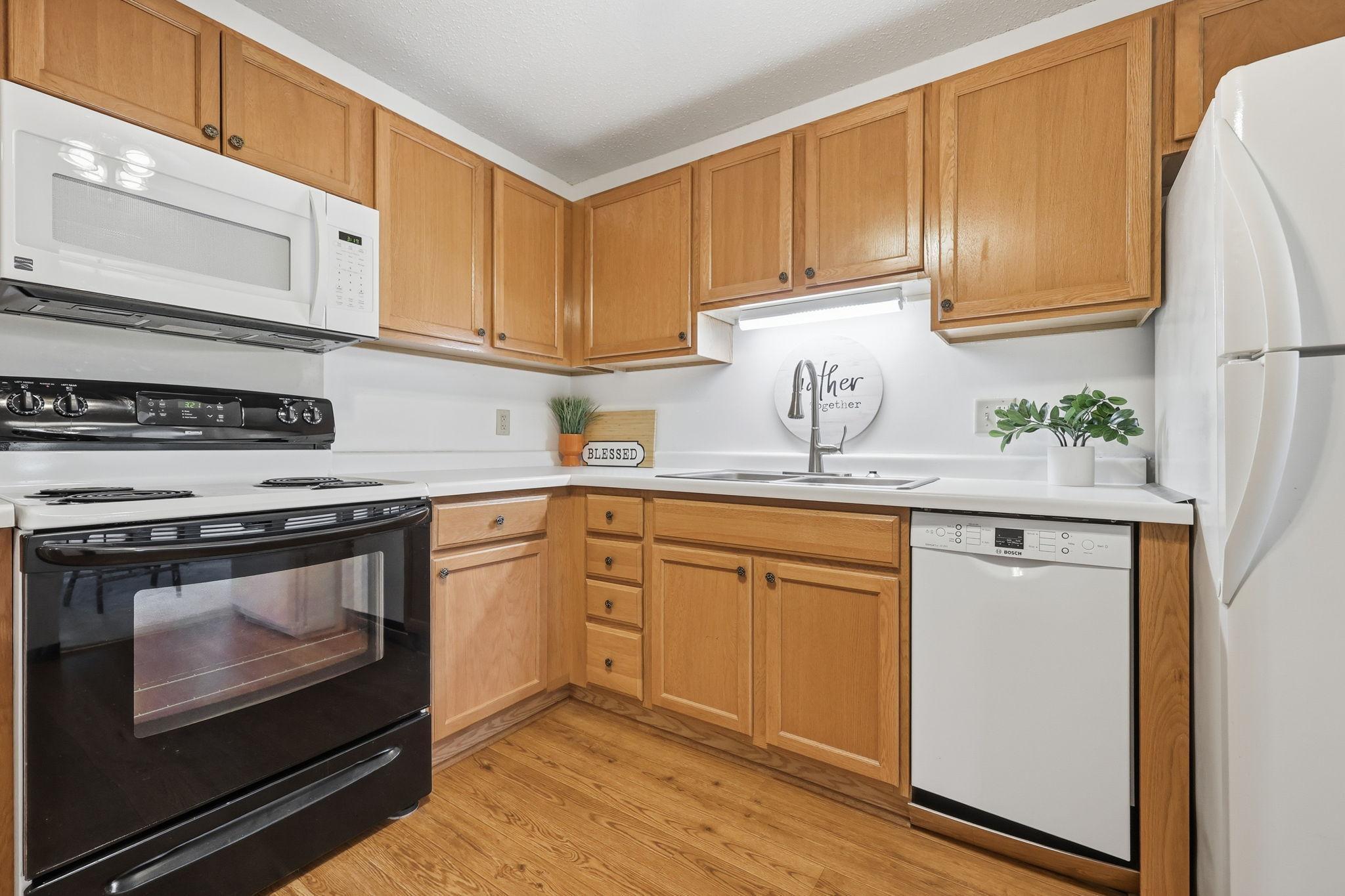 500 County B Road West, Unit 103 St. Paul, MN 55113 - Photo 5 of 41