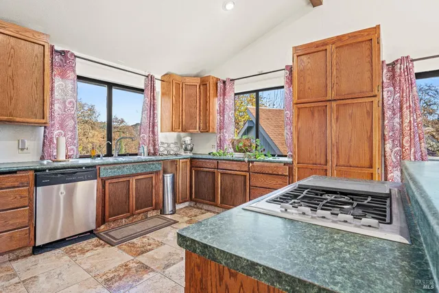 $749,000 | 6620 Robinson Creek Road, Ukiah, CA 95482