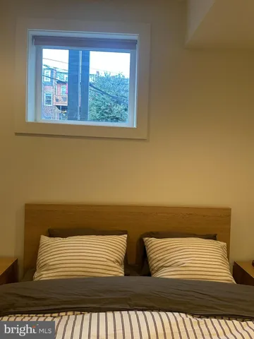 a view of sitting area with furniture