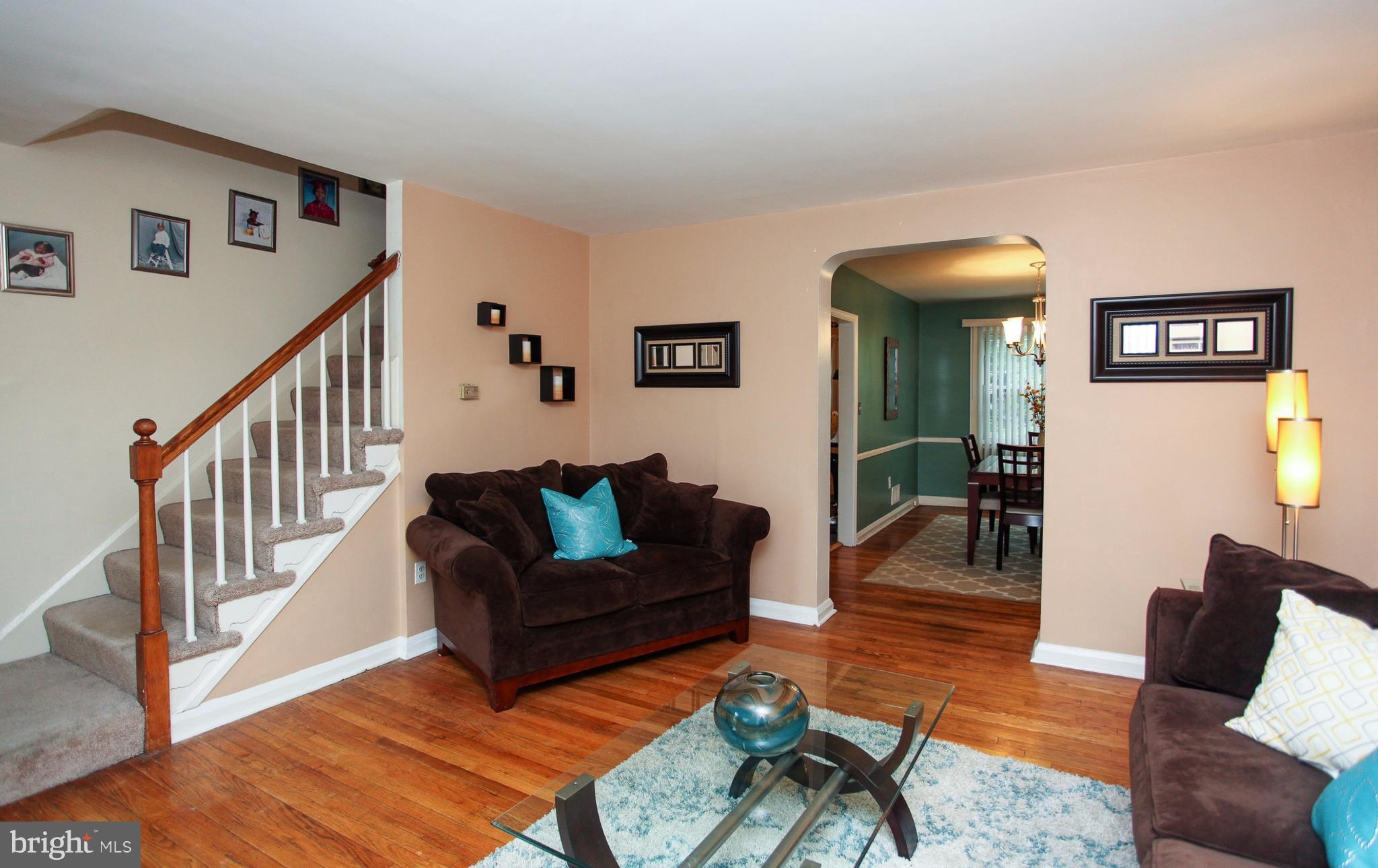 633 Braeside Road Baltimore, MD 21229 - Photo 3 of 23 Living Room