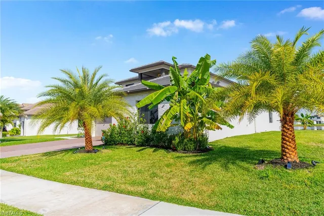 a view of a yard in front of a house