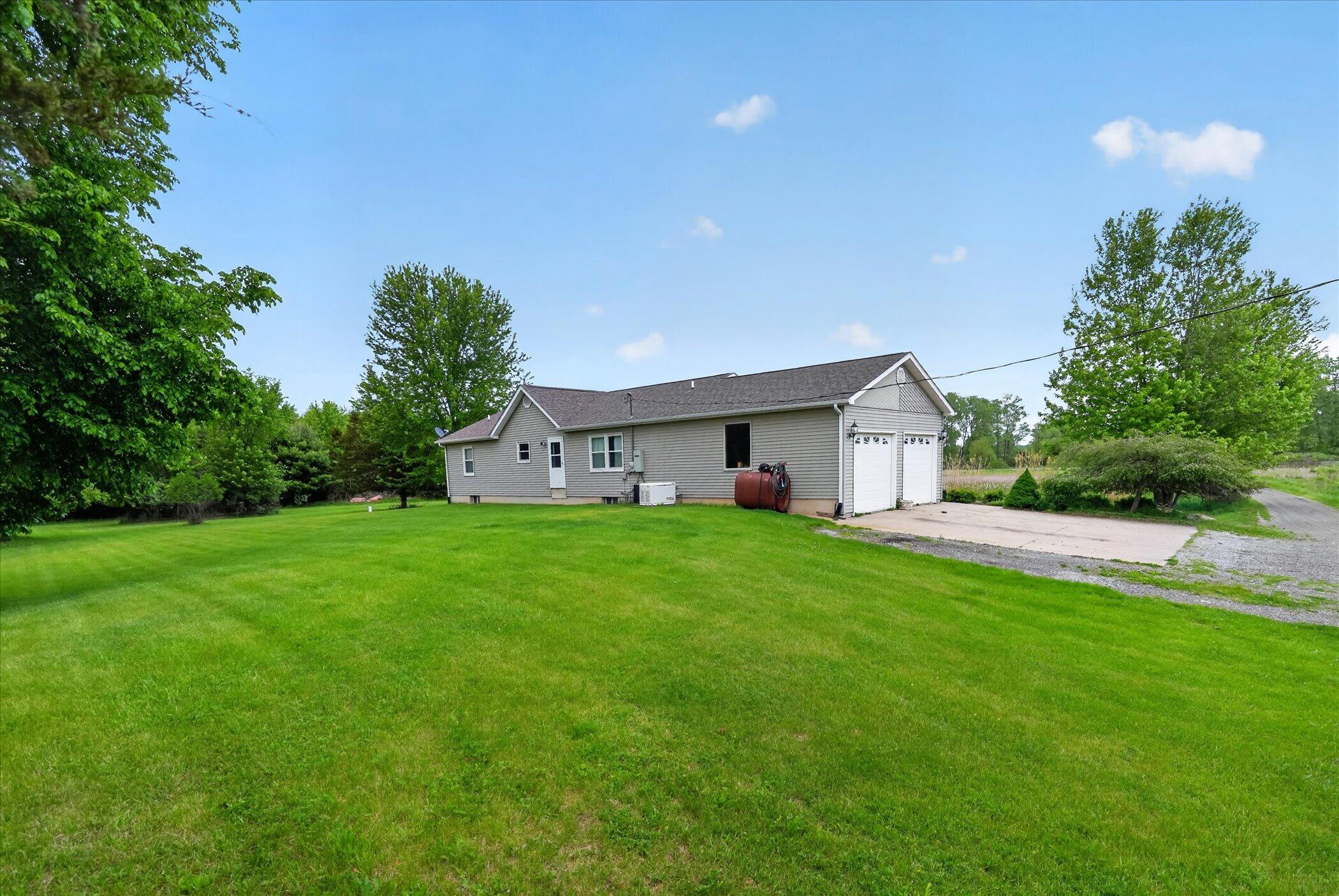 5569 South Corey Road Perry, MI 48872 - Photo 28 of 61 04-5569-S-Corey-Rd-Perry-MI-48872-Window