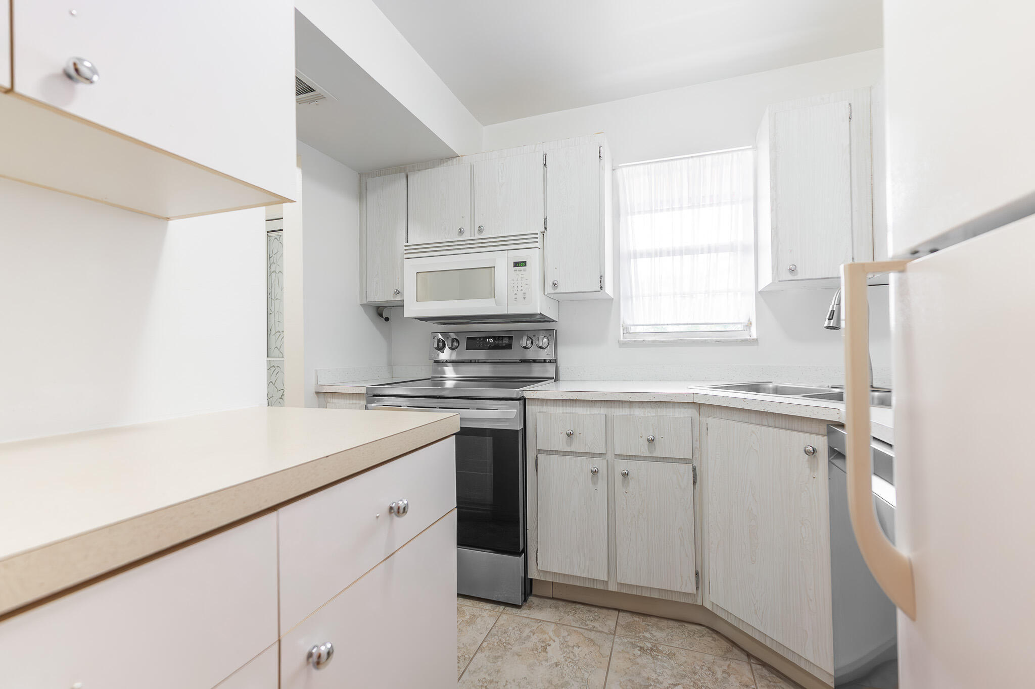 1982 Southwest Palm City Road, Unit I Stuart, FL 34994 - Photo 6 of 25 5
