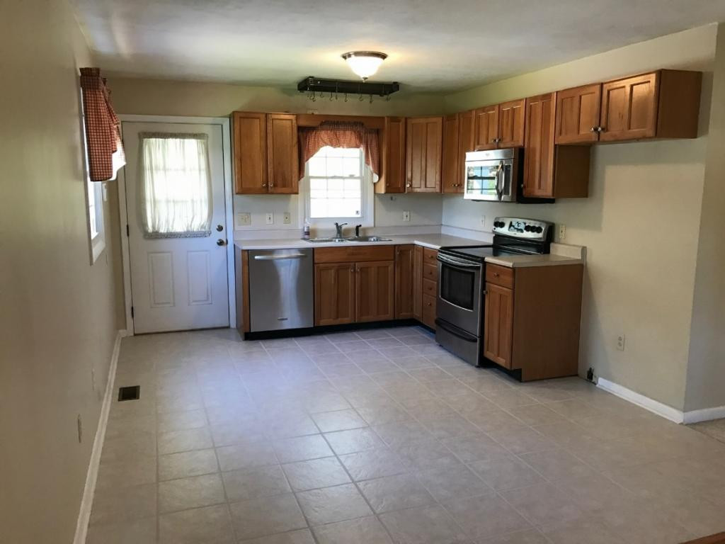 869 Cooks Valley Road Kingsport, TN 37664 - Photo 4 of 24 Photo 4