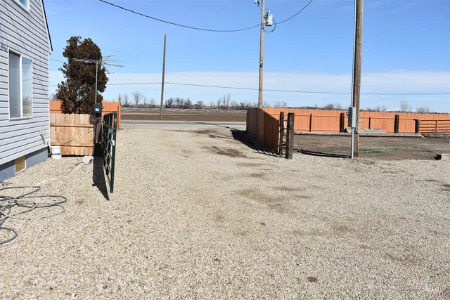 $1,600,000 | 17531 Highway 20, Caldwell, ID 83607