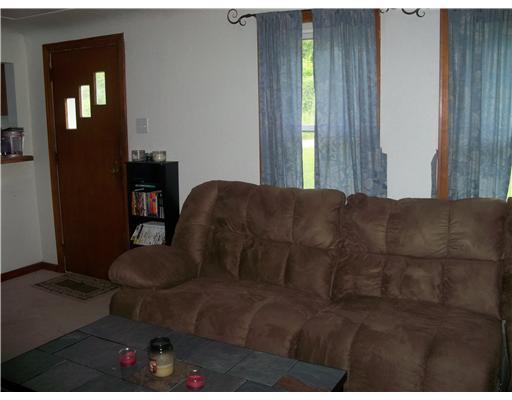 4924 Williamsport Road Elizabeth, PA 15037 - Photo 8 of 18 Living Room.