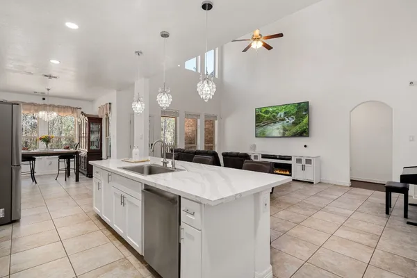 $450,000 | 2007 Brookmont Drive, Conroe, TX 77301