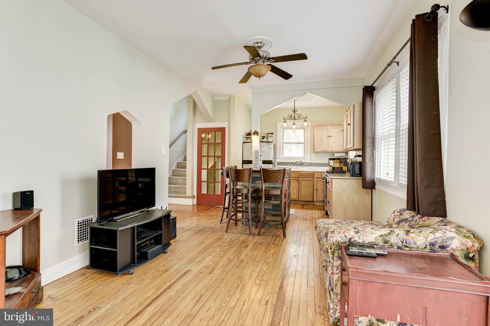 826 Cedarcroft Road Baltimore, MD 21212 - Photo 12 of 55 Bright and cheerful