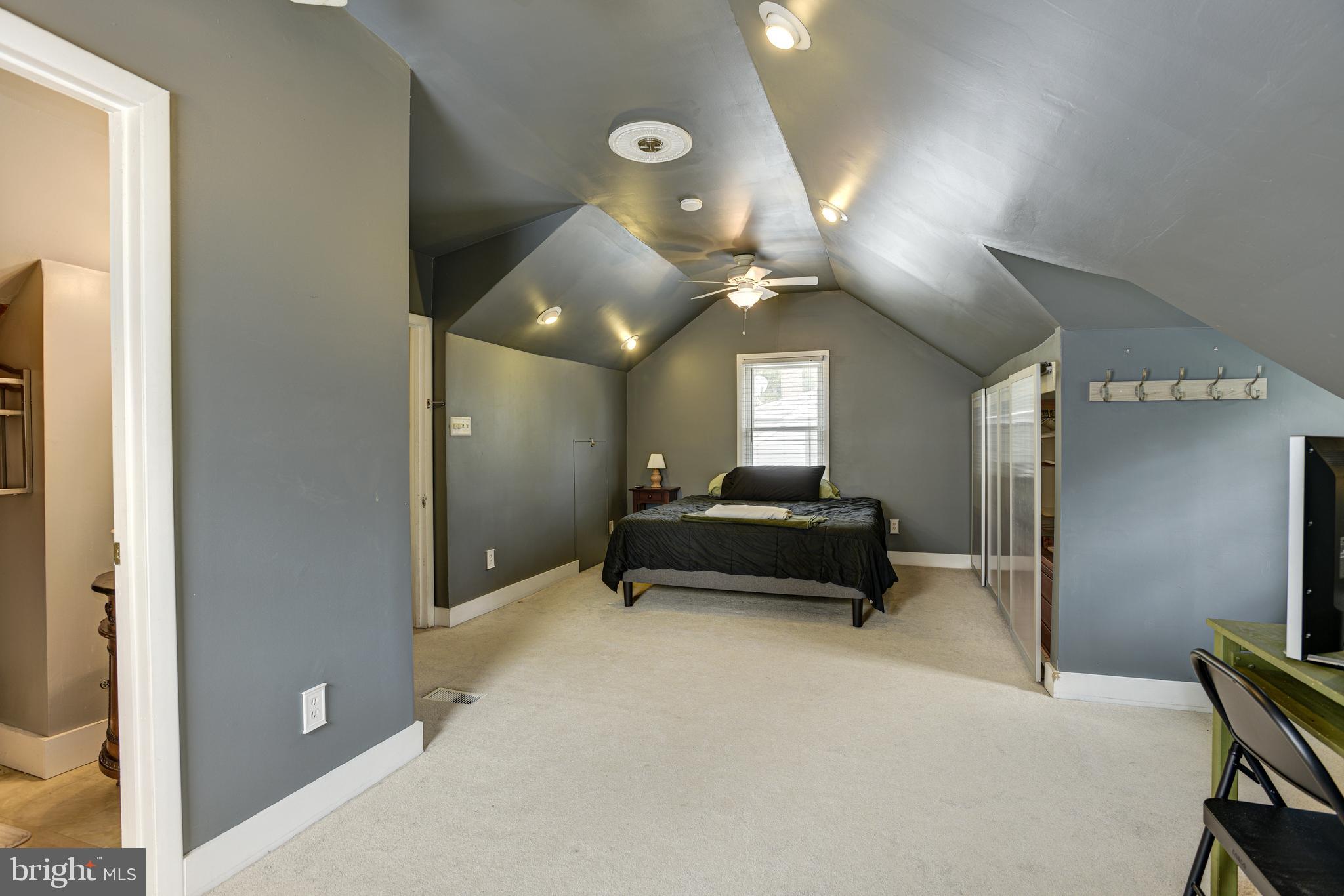 826 Cedarcroft Road Baltimore, MD 21212 - Photo 29 of 55 Vaulted ceilings