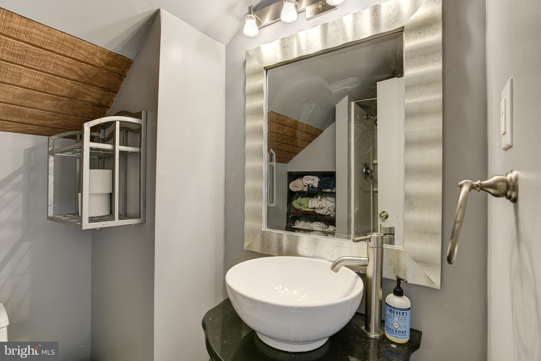 826 Cedarcroft Road Baltimore, MD 21212 - Photo 30 of 55 Primary full bath.