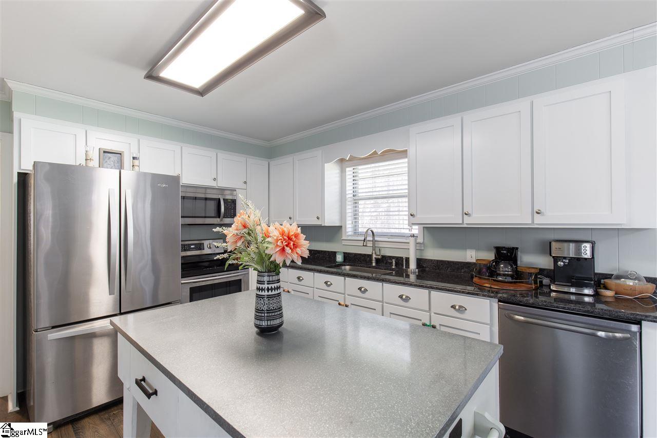 2729 Baird Road Clover, SC 29710 - Photo 7 of 16 Gallery Image 7