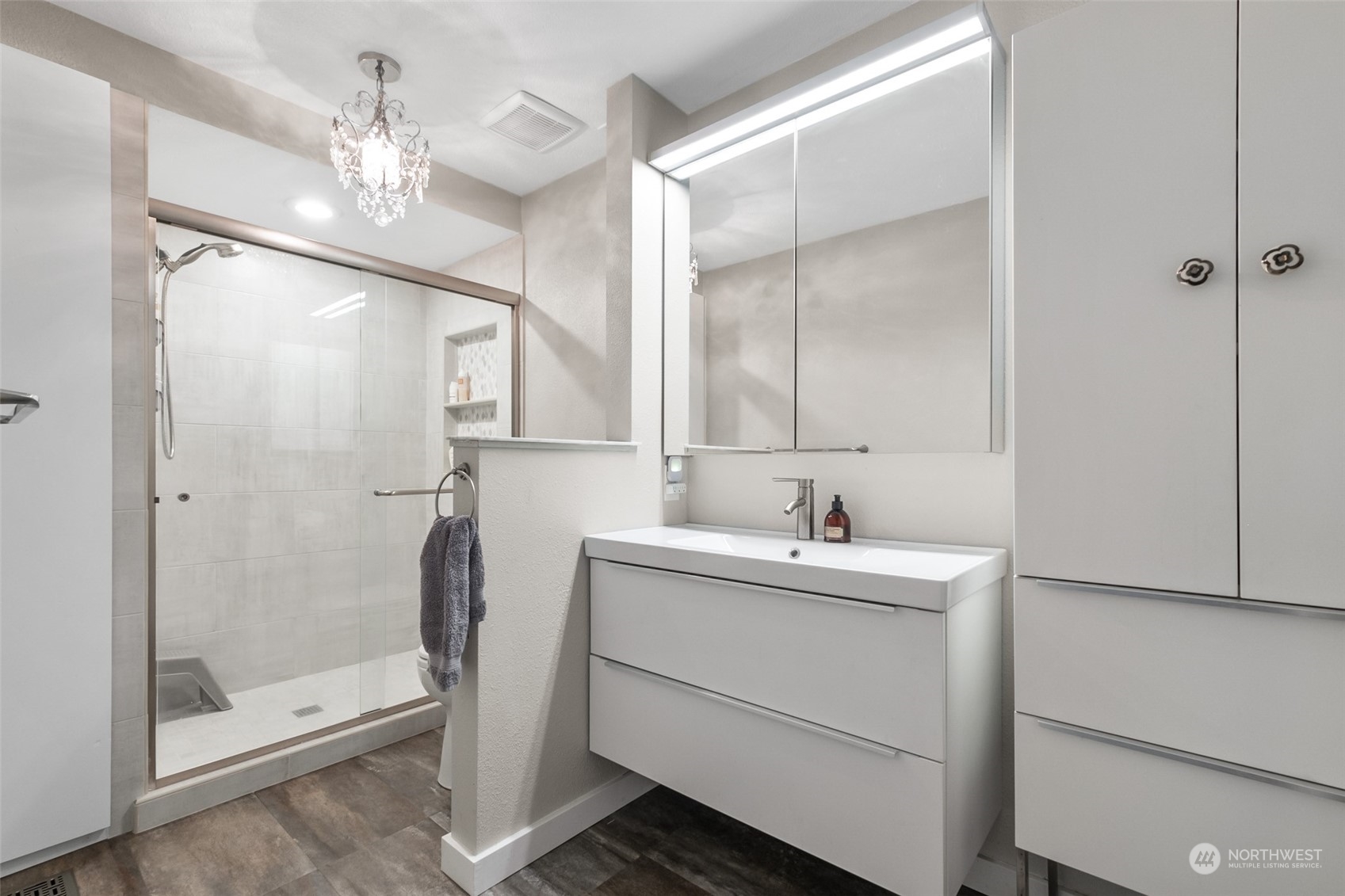 1501 Eagle Ridge Drive South, Unit G5 Renton, WA 98055 - Photo 19 of 23 a bathroom with a sink a mirror and shower