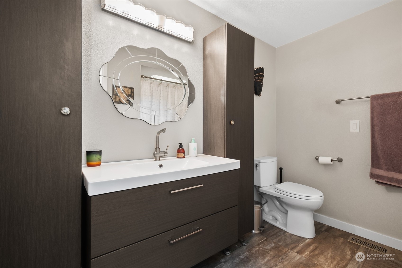 1501 Eagle Ridge Drive South, Unit G5 Renton, WA 98055 - Photo 6 of 23 a bathroom with a toilet sink and mirror