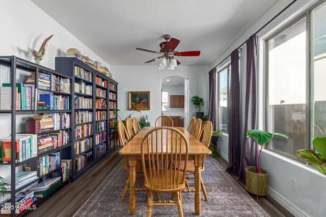 a view of a livingroom with furniture