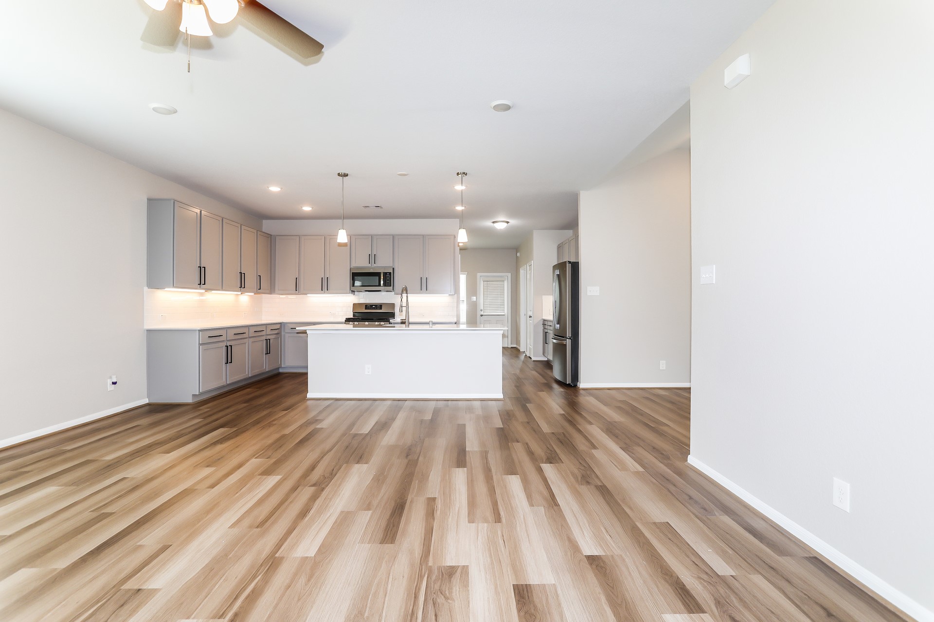 811 Steam Rdg Lane Tomball, TX 77375 - Photo 2 of 15