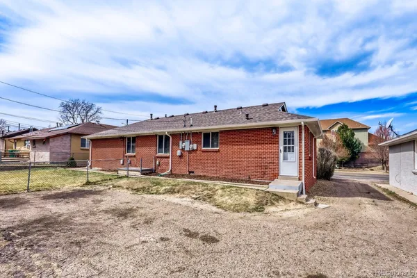 $585,000 | 370-372 Dayton Street, Aurora, CO 80010